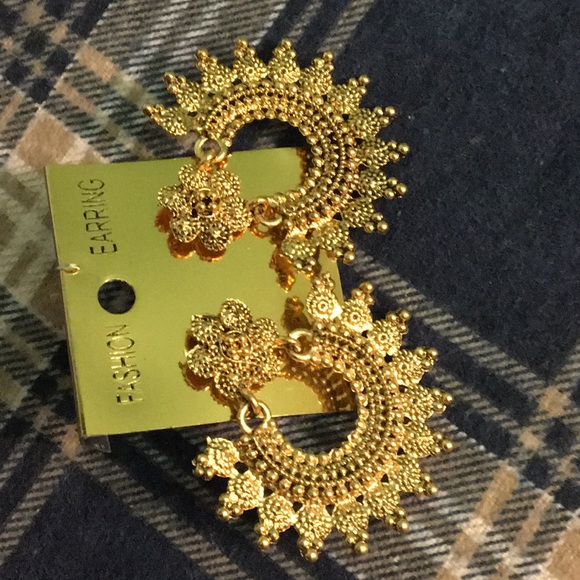 Traditional earrings with patches - Picture 2 of 4